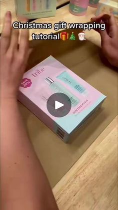 Wrapping Room, Kawaii Ideas, Gift Wrapping Tutorial, Ideas Navidad, Video Love, London Christmas, Skin Essentials, Wrapping Ideas, Facebook Reels