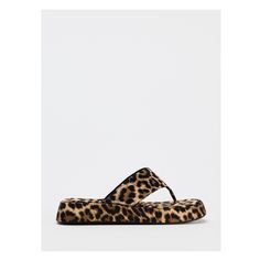 Flatform sandal in animal print fabric. Straps with position for toe. Rounded toe. Sole height: 1.4 inches (3.5 cm) Shoe Wall, Zara Sandals, Animal Print Fabric, Flatform Sandals, Fabric Strap, Career Woman, Beauty Sale, Print Fabric, Zara Women