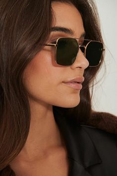 Sports Aesthetics, Wire Frame Sunglasses, Sporty Sunglasses, Farm Store, Sunglasses Women Fashion, Girl With Sunglasses, Eye Wear, Pilot Sunglasses, Metal Sunglasses