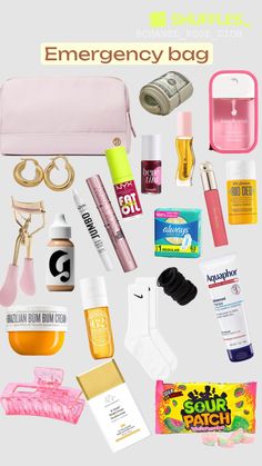 Makeup Bag Ideas, Locker Stuff, Middle School Essentials, Road Trip Kit, School Backpack Essentials, Preppy School Supplies, School Survival Kits