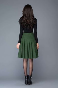 FEATURES 25% wool, other fiber,nylon Polyester lining Right side zipper A-line skirt Regular fit Above knee length Perfect for winter, autumn More color SIZE Available in sizes XS-XXL How to choose size ? 1.Check your body measurement with instructions https://www.etsy.com/listing/794054080 2.Get your size in Size Chart with your body measurement https://www.etsy.com/listing/794055682 3.Send me your measurement if you need help Waist Hips Your over all Height Weight Normal size. 4.When to choose Green Pleated A-line Skirt, Green A-line Workwear Skirt, Fitted Green Pleated Midi Skirt, Green Lined Skirt For Fall, Green Lined Midi Pleated Skirt, Chic Green Winter Skirt, Chic Green Skirt For Winter, Green Midi Skirt For Fall, Elegant Wool Pleated Skirt With Lining