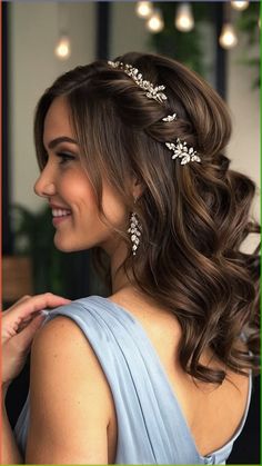 Looking for prom hairstyles for medium length hair ideas? Discover unique, half up, brunette, bow, 2024, curly, easy, simple, black hairstyles and more in this step by step tutorial. Whether you're a brunette, blonde, or have black hair, these styles are perfect for any prom look. Simple Half Up Half Down Wedding Hair Medium Length, Bridal Look Hairstyles, Engagement Hairstyles Medium Hair, Black Outfit Hairstyle, Brunette Bridesmaid Hair Half Up, Hairstyle Bridesmaid Half Up, Cute Hairstyles For Medium Hair For Weddings, Wedding Hair Curtain Bangs Half Up, Hair Do For Engagement