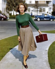 size: 10x8in Photo: Janet Leigh : Street Style Vintage, Vintage Street Fashion, Vintage Street Style, Janet Leigh, Vintage Fashion 1950s, Fashion Week 2018, Look Retro, Fashion 1950s