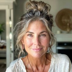 Chic Haircut, Hairstyles For Older Women, Messy Bob Hairstyles, Grey Hair Inspiration, Framing Layers, Messy Buns, Face Framing Layers, Long Gray Hair, Shoulder Length Hair Cuts