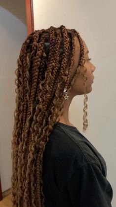 Dark Ginger Box Braids, Brown Braid Hairstyles, Chestnut Brown Braids, Calico Box Braids, Big Braids With Curls, Light Brown Goddess Braids, Box Dreads, Mixing Hair Color, Brown Braids