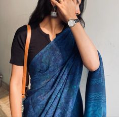 Casual Cotton Saree, Cotton Saree Look Aesthetic, Simple Saree Look For Office, Tshirt As Blouse For Saree, Everyday Saree Simple, Blue Saree Black Blouse, Everyday Saree Look, Simple Saree Look For Pooja, Casual Saree Look For Office