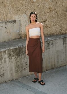 Wickelrock aus leinen-mix - Damen | Mango Deutschland Midi Rok Outfit, Linen Skirt Outfit, Midi Rock Outfit, Wrap Skirt Outfit, Midi Design, Mango Skirts, Skirt Outfit Summer, Midi Skirts Summer, Midi Skirt Outfit