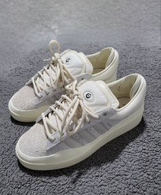 CAMPUS CREAM-BAD BUNNY Zapatos Bad Bunny, Bad Bunny Zapatillas, Bad Bunny Adidas, Adidas Bad Bunny, Adidas Response, Fits Clothes, Hype Shoes, Shoe Inspo, Girly Shoes