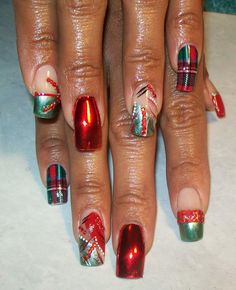 23 Amazing Christmas Nail Design Ideas Christmas Medley, Nail Designs Pictures, Makeup Hacks Beauty Secrets, Holiday Nail Designs, Cute Christmas Nails, Flower Nail Designs, Christmas Nail Art Designs, Holiday Nail Art