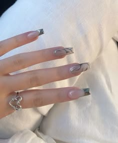 Acrylic Overlay Nails Chrome, Chrome Tip Nails Coffin, Kylie Jenner Chrome Nails, Crome Nails Design 3d, Chrome French Tip Designs, Chrome Inspired Nails, Sliver Chrome French Nails, Sliver Chrome Nails Designs, Nails With Chrome Lines