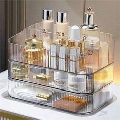 SleekClassy Design：Chic and elegant exterior - Its clear style creates easy visibility and appealing display that coordinates beautifully with most décor. Stackable Drawers, Bathroom Vanity Organization, Clear Makeup Organizer, Lots Of Makeup, Vanity Organization, Bathroom Countertop, Cosmetics Skincare, Large Desk, Cosmetic Skin Care