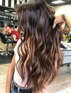 Brown Baylage Hair Long, Dark Brown Hair Ombre Caramel, Chocolate Balyage Long Hair, Carmel Ombre Brunettes, Dark Brown Caramel Ombre, Brunnete Long Hair Caramel, Carmel Brownie Balayage, Baylage Hair, Brown Hair Balayage