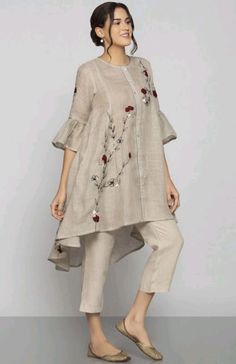 Tunik Linen, Tunic Designs, Long Kurti Designs, Kurti Designs Party Wear, Simple Pakistani Dresses, Designer Party Wear Dresses