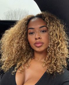 Curly Dyed Hair Natural Curls Blonde, Honey Blonde On Curly Hair, Black Girls With Blonde Hair Natural, Honey Blonde Curly Hair Highlights, Honey Blonde Hair On Black Women Curls, Dyed Natural Hair Blonde, Blonde 3c Hair, Honey Blonde Natural Hair Black Women