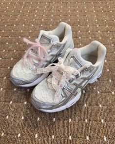 Y2k Running Shoes, Cute Shoes Y2k, Cute Core Shoes, 2000s Shoes Sneakers, Cool Shoes Aesthetic, Coquette Sneakers, Shoe Ideas For Women, 2000s Sneakers, Pink Trainers