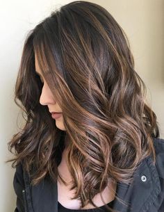 Caramel Highlights for Warm Medium Skin Tone Blonde Brown Hair Color, Long Hair Highlights, Brown Ombre Hair, Balayage Hair Dark, Caramel Balayage, Gorgeous Hair Color, Balayage Color, Caramel Highlights