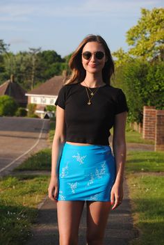 ❤Gorgeous 90s vintage blue and white floral mini skirt with side splits! ❤Brand: Topshop ❤UK size 8, please check the measurements below ❤Waist: 24 inches (unstretched) ❤Length: Just under 14 inches ❤In fair vintage condition, there is a discoloured water mark stain and a few pin prick sized holes just below the waistband - please see close up photos. This is reflected in the price.  ❤Model is size 8 and 5'5 Blue Mini Skort Y2k Style, Blue Mini Length Y2k Skort, Fitted Y2k Blue Skirt, Fitted Blue Y2k Skirt, Y2k Style Blue Skort For Spring, Blue Y2k Style Skort For Spring, Fitted Blue Skirt Y2k Style, Blue Y2k Skort For Spring, Y2k Style Blue Mini Skirt For Summer