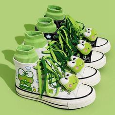 Harajuku Frog Print High Top Shoes on Storenvy Cute Casual Shoes, Back To School Shoes, Images Kawaii, Kawaii Shoes, Girl Trends, Funny Frogs, Hello Kitty Items, Shoes Summer, Cute Frogs