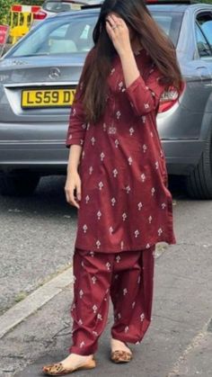 Poses In Shalwar Kameez, Plain Shalwar Kameez Simple, Kesariya Song, Make It Happen Shock Everyone, Ranbir Kapoor Alia Bhatt, Shock Everyone, Faceless Pics, Ishq Hai, Teddy Girl