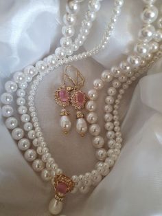 Crystal Wedding Necklace, Pretty Jewelry Necklaces, Princess Jewelry, Fancy Jewellery Designs, Indian Jewelry Sets, Pearls Necklace, Pearl Necklaces