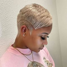 Short Haircuts Back View, Short Color Hair, Line Up Haircut, Haircuts Back View, Womens Short Haircuts, Pixie Hair Styles, Short Platinum Blonde Hair, Finger Waves Short Hair, Short Blonde Pixie