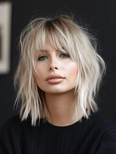 Blond Short Hair With Bangs, Shaggy Bob With Fringe, Haircut 2024 Woman, Blonde Bangs Fringe, Blonde Haircut Ideas, Popular Hair Colors, Edgy Blonde Hair, Blonde Haircut, Rocker Hair