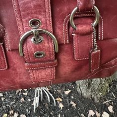 Vintage red coach soho with buckles 
#vintage #vintagecoach. #y2k Vintage Coach, Soho, Women's Bag, Bag Lady, Red