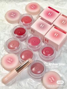 China Makeup Products, Korean Lippies, K Beauty Makeup Products, Lip Products Aesthetic, Cute Makeup Products, Korean Makeup Products, Korean Makeup Brands, Koleksi Makeup, Alat Makeup