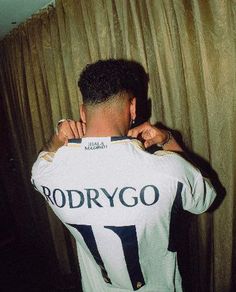 رودريكو Rodrygo 😍🥇🏆 Madrid Aesthetic, Madrid Girl, Real Madrid Photos, Real Madrid Soccer, Real Madrid Team, Football Boyfriend, Real Madrid Wallpapers, Madrid Wallpaper, Bike Photography