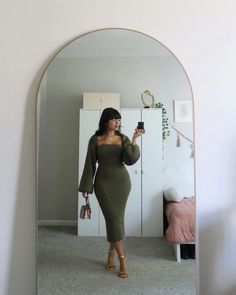 Fall dress for date night or wedding guest, ect. Hannah Cortez, Olive Green Dress Outfit, Classy Dinner Dress, Dinner Date Night Outfit, Dinner Date Dress, Autumn Aura, Green Dress Outfit, Dress For Date Night, Fall Wedding Outfits