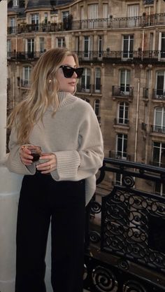 Fall Cashmere Sweater Outfit, Work Outfits Women Winter Office Style 2024, Cashmere Aesthetic, Outfit Ideas Everyday, Look Office, Stylish Fall Outfits, Europe Outfits, Casual Chique, Style Inspiration Fall