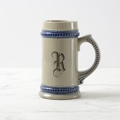 a beer mug with the letter r on it