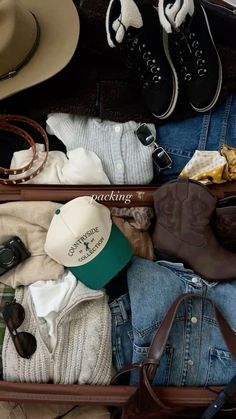 Jackson Hole Packing List Winter, Western Winter Aesthetic, Jackson Hole Wyoming Aesthetic, Jackson Hole Wyoming Outfits, Montana Winter Outfits, Jackson Hole Outfits, Wyoming Style, Elena Reyes, Wyoming Aesthetic