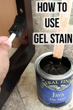 a hand is holding a paint brush in a can with the words how to use gel stain on it