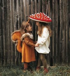 #disfraces #costumes #halloween #funny #ardilla #seta #squirrel #mushroom #kids Family Halloween Costumes, 자수 디자인, Cute Costumes, Baby Halloween Costumes, Halloween Inspiration, Family Halloween, Baby Costumes, Diy Halloween Costumes