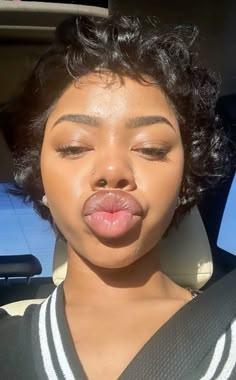 Big Natural Lips, Lined Lips Black Women, Black Women Lips, Pretty Girls With Big Noses, Big Lips Girl, Pout Face, Big Lips Natural, Cute Nose Piercings, Grills Teeth