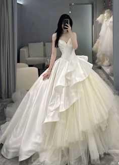 Aesthetic Quinceanera Dresses, Elegant Quinceanera Dresses, Aesthetic Gown, Fairy Ball Gown, Anime Wedding, Pretty Quinceanera Dresses, Sparkle Wedding Dress, Princess Ball Gowns