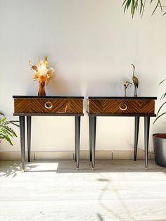 Vintage Formica Bedside Tables, 1960 Pretty little piece of furniture in formica with wood grain effect veneer and original handles in gilded brass. These bedside tables have a drawer (PVC interior) and compass feet with brass ornament. A real vintage touch in your bedroom or in a sideboard arranged side by side. 💡 Matching dressing table/sideboard available on the e-shop! 📌 Condition: → Very good general condition. → 1 Small breakage inside a drawer. 📌 Dimensions: → Height: 54 cm → Width: 48 Vintage Furniture Bedroom, Formica Furniture, Brass Ornament, Vintage Bedroom Furniture, Drawer Dimensions, Brass Ornaments, Vintage Chest Of Drawers, Vintage Chest, Furniture Vintage