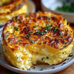 Ingredients: - 1 cup cottage cheese - 4 large eggs - 1/2 cup shredded cheese (cheddar, mozzarella, or your choice) - 1/4 cup chopped green onions or chives (optional) - Salt and pepper to taste - Optional add-ins: diced bell peppers, spinach, tomatoes, or any vegetables you like 1. Preheat the Oven: Preheat your oven to 375°F (190°C). 2. Prepare the Baking Dish: Lightly grease a baking dish (about 8x8 inches or similar) with cooking spray or a little olive oil. 3. Mix Ingredients: In a large bowl, combine the cottage cheese, eggs, shredded cheese, and green onions (if using). Season with salt and pepper. If you’re adding any vegetables, mix them in as well. 4. Pour into Dish: Pour the mixture into the prepared baking dish, spreading it evenly. Cottage Cheese Egg Bake, Cheese Eggs Recipe, Baked Cottage Cheese, Cheese Egg Bake, Keto Cottage Cheese, Comforting Breakfast