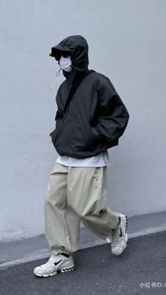 Windbreaker Outfit, Japanese Mens Fashion, Pants Outfit Men, Black Windbreaker, Baggy Clothes