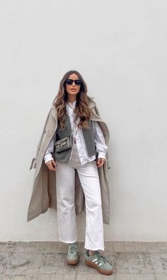 Fall Madrid Outfit, Barcelona Style Winter, Madrid Spain Street Style, Valencia Street Style, Barcelona Autumn Outfit, Barcelona Street Style 2024, Madrid Fall Outfits, Spanish Fashion Women Street Style, Winter Casual Outfit For Women 2023