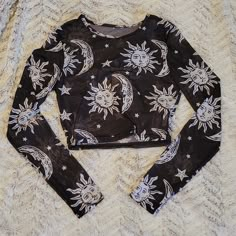 Never Washed Or Worn Nwt Crop Top Clothes, Cute Mesh Tops, Spacecore Aesthetic Outfit, Astrology Aesthetic Clothes, Spacecore Outfits, Starry Corset Top, Celestial Fashion, Black Crew Neck Top With Sun And Moon Design, Cotton Tops With Sun And Moon Design, Relaxed Fit