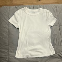 Brand New Never Worn!!! Basic White Tee 48% Cotton, 48% Polyester, 4% Spandex Clothes Wishlist, White Tee Shirt, Basic White Tee, White Short Sleeve Shirt, Plain White Tee, White Tee Shirts, Clothing Inspiration, Casual Clothing, White Tee