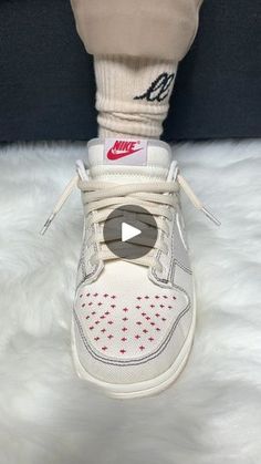 Dunk Lace Tutorial, How To Lace Dunks, Tying Shoelaces, Lace Tutorial, Million Dollar Baby, Loose Tie, Lace Styles, Nike Sb Dunks Low, Top Down