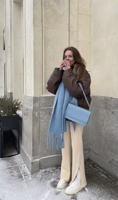 Pop Of Blue Outfit, Pastel Outfit, Cold Outfits, K Fashion, Winter Mode, Looks Street Style, Outfit Inspo Fall