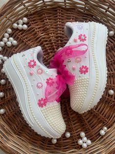 Indian Shoes, Pearl Shoes, Desi Wedding Decor, Embellished Shoes, Embroidered Shoes, Desi Wedding, Womens Tie