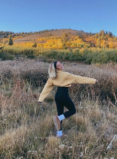 Unleash your inner fashionista on the trails with these stylish hiking outfits for women! Whether it's spring or summer, these cute looks will elevate your outdoor experience. For example, we love this cute nature walk outfit with black leggings and Ugg Tasman slippers. Sky Images, Summer Hike