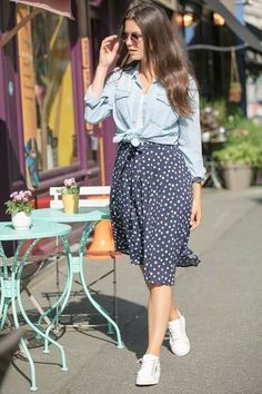 Everyday Outfits 2024, Modesty Outfits, Western Wear Outfits, Cute Skirt Outfits, Skirt And Sneakers, Outfit Trends, Cute Skirts, Casual Style Outfits