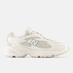 Inspired by running looks from the 2000s, this classic shoe blends style and performance in every step. The 2000s, Classic Shoes, New Balance, Athletic Shoes, Outlet, Running, My Style, Sneakers, Sports Shoes