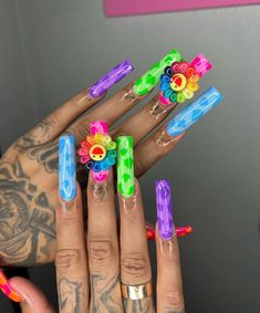 Takashi Murakami Flower Nails, Murakami Flower Nails, Murakami Nails, Flower Acrylic Nails, Funky Nail Designs, Murakami Flower, Flower Acrylic, School Nails, Exotic Nails